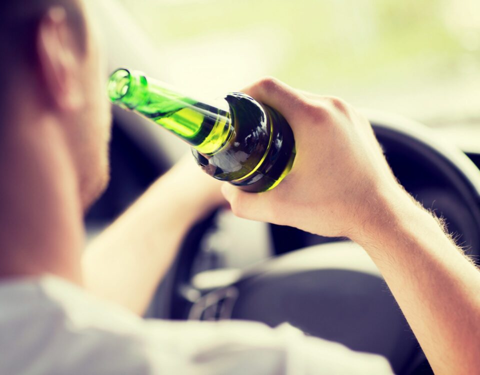 Alkohol, Drogen und auch Medikamente haben starken Einfluss auf die Fahrtüchtigkeit.