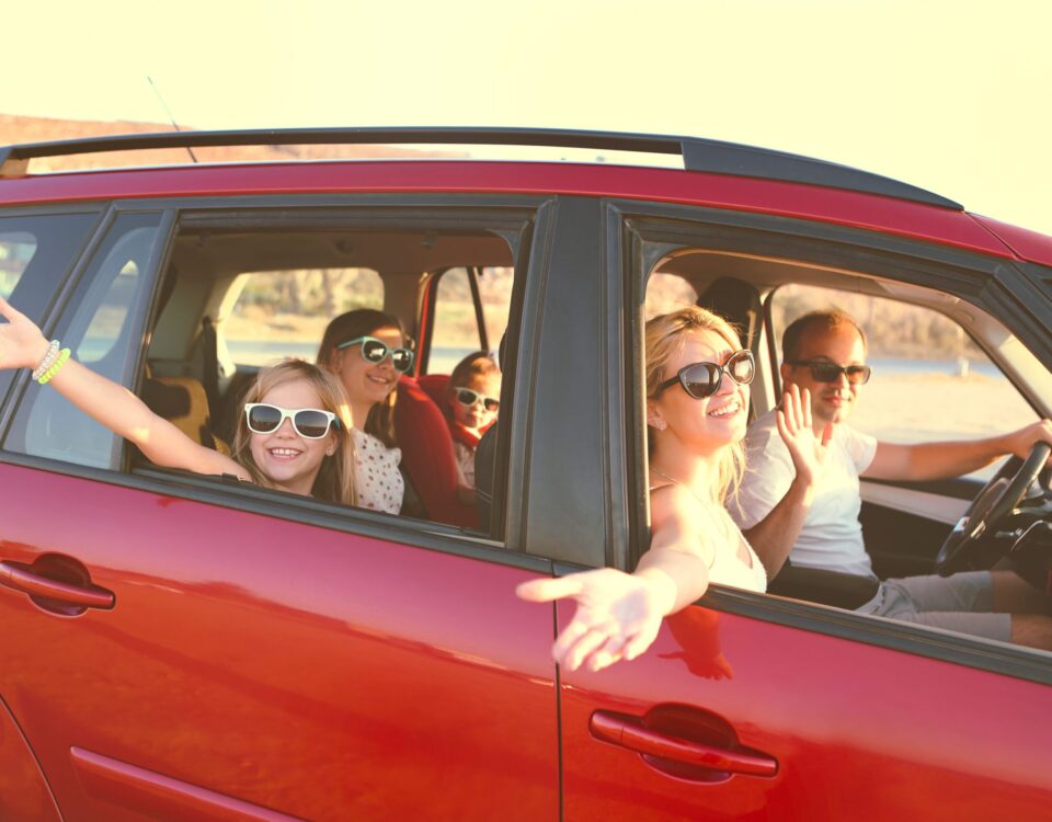 Familie auf Urlaubs Reise im Auto