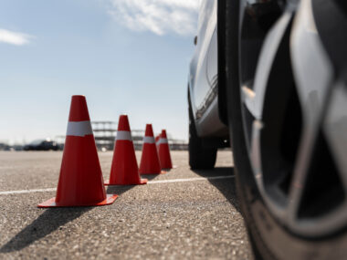 69_verkehrscoaching.com_Newsbeitrag_Drogentest in der Fahrschule Auto und Verkehrshütchen Führerschein Fahrschule Drogentest